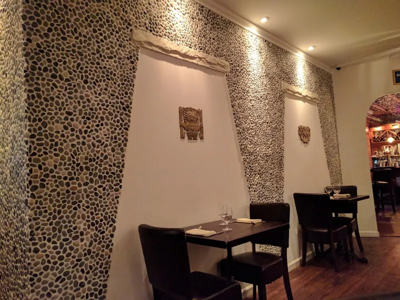 Dining ambiance of restaurant Jora 3