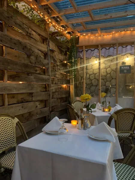 Dining ambiance of restaurant Il Falco 1