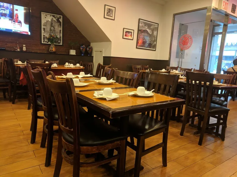 Dining ambiance of restaurant Cafe Hong Kong 3