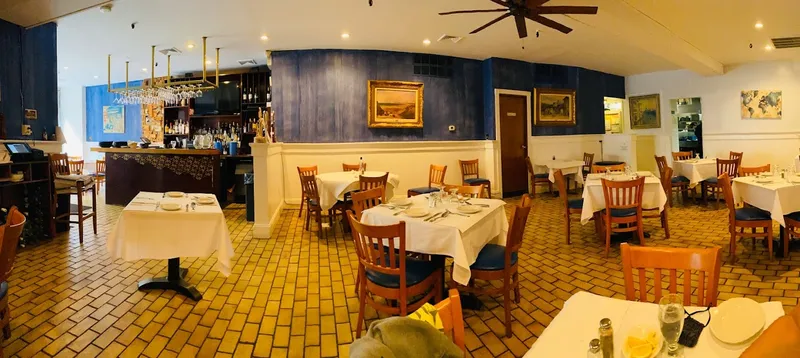 Dining ambiance of restaurant Umbertos Clam House 1