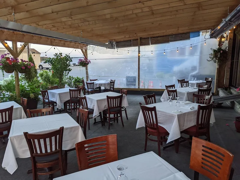 Dining ambiance of restaurant Fiore Di Mare 1