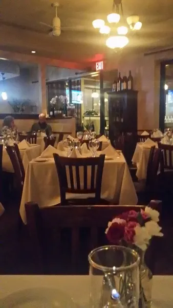 Dining ambiance of restaurant Fiore Di Mare 3