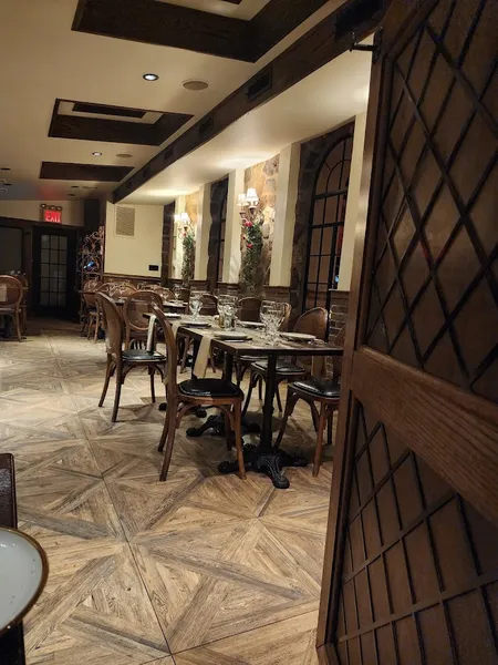 Dining ambiance of restaurant The Stone House at Clove Lakes 2