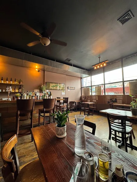 Dining ambiance of restaurant A-un Brooklyn 3