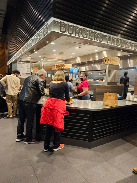 Dining ambiance of restaurant Shake Shack Hudson Yards 2