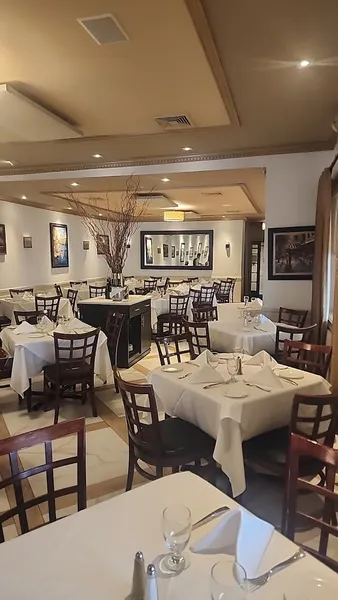 Dining ambiance of restaurant Nino's Restaurant 1