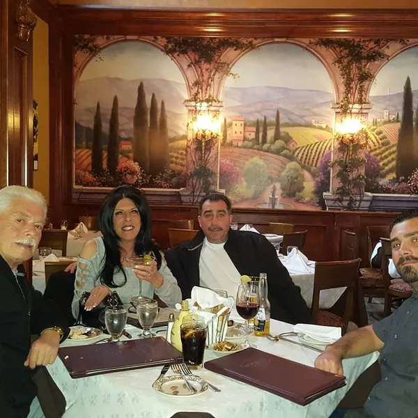 Dining ambiance of restaurant Bocelli 4