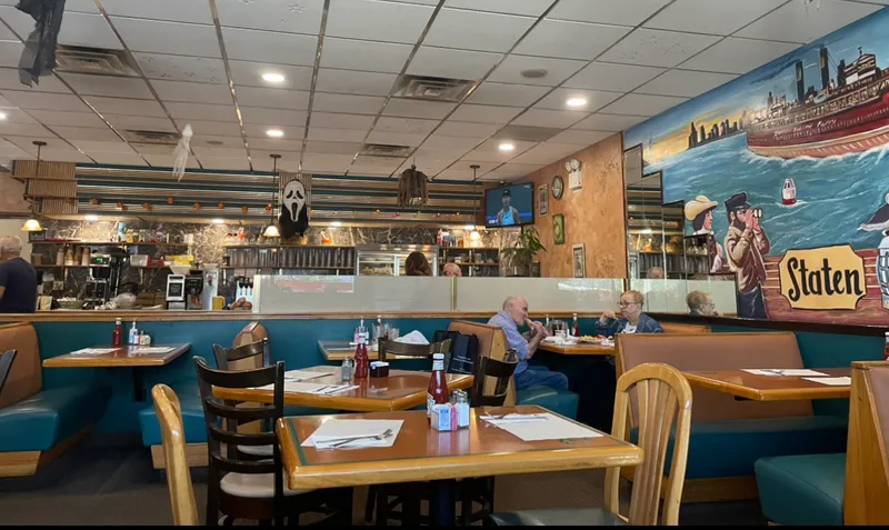 Dining ambiance of restaurant Andrew’s Diner 1