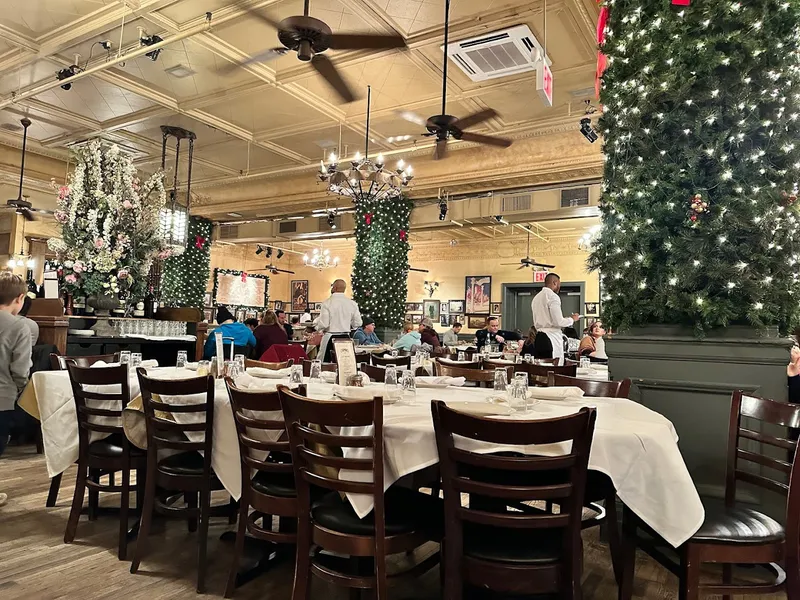 Dining ambiance of restaurant Carmine's Italian Restaurant - Upper West Side 2