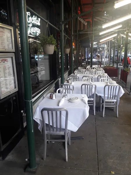 Dining ambiance of restaurant Carmine's Italian Restaurant - Upper West Side 3