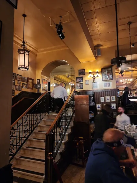 Dining ambiance of restaurant Carmine's Italian Restaurant - Upper West Side 4