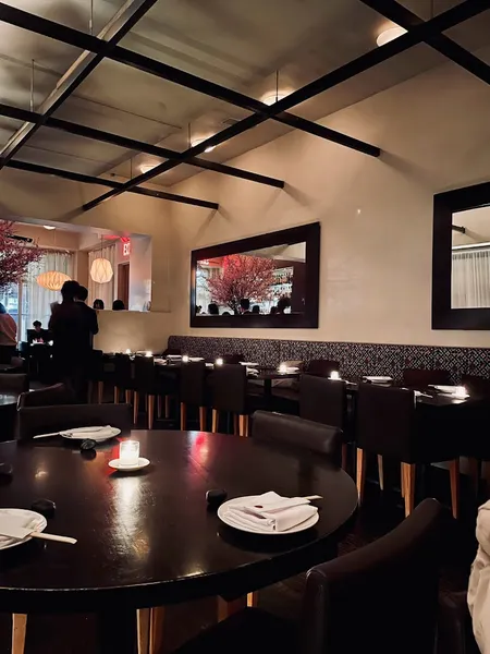 Dining ambiance of restaurant BONDST 3