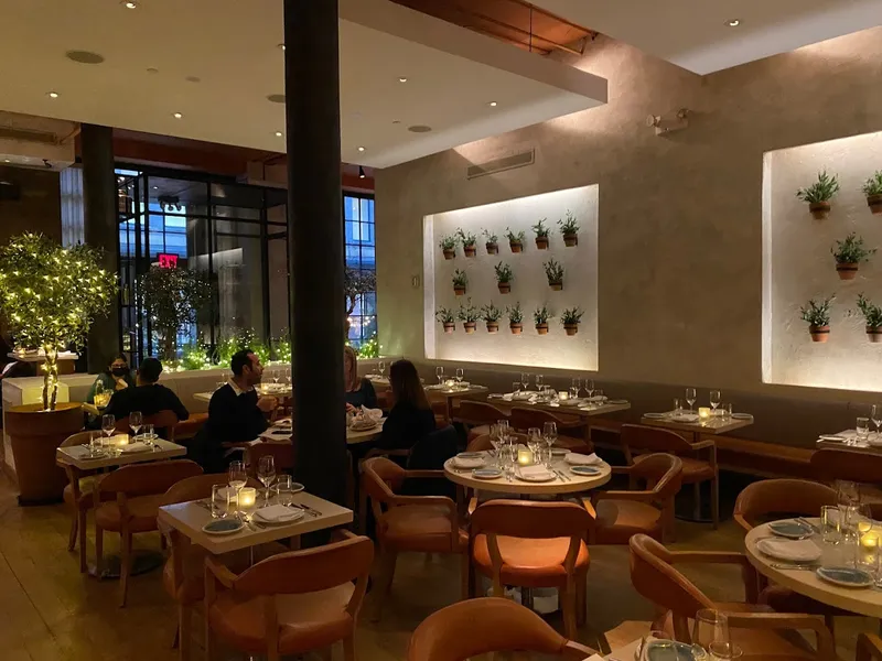 Dining ambiance of restaurant FIG & OLIVE 3