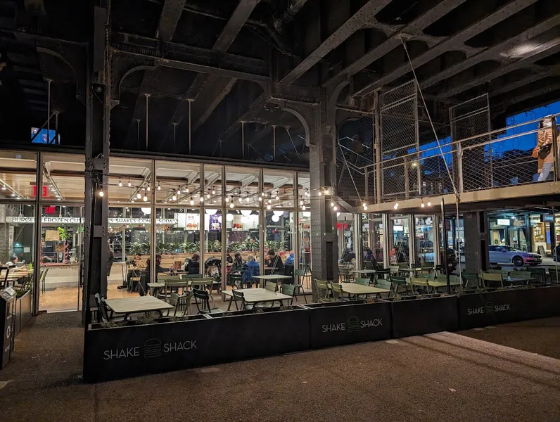 Dining ambiance of restaurant Shake Shack Meatpacking District 3