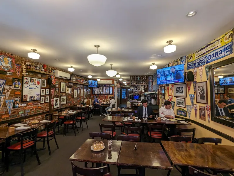 Dining ambiance of restaurant Buenos Aires 2