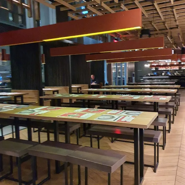 Dining ambiance of restaurant wagamama 4