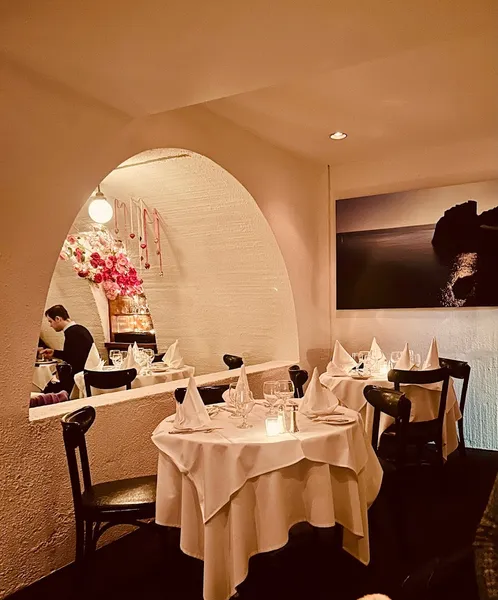 Dining ambiance of restaurant Villa Berulia 1