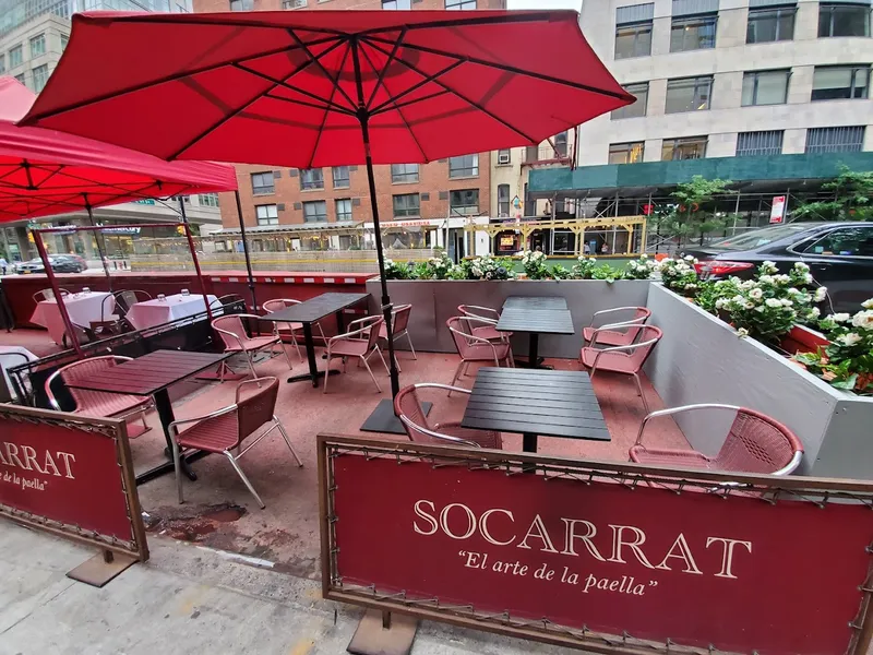 Dining ambiance of restaurant Socarrat Paella Bar - Midtown East 3