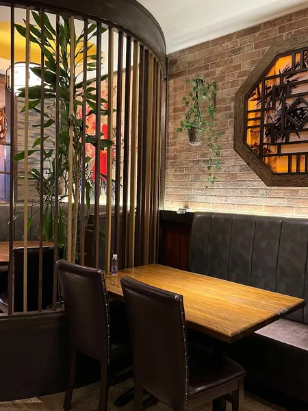 Dining ambiance of restaurant Szechuan Gourmet 1