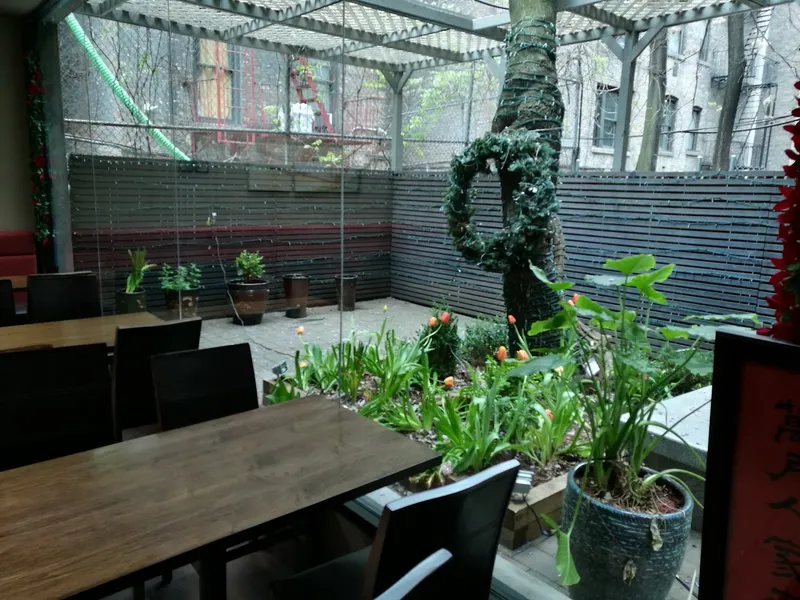 Dining ambiance of restaurant Szechuan Garden 1