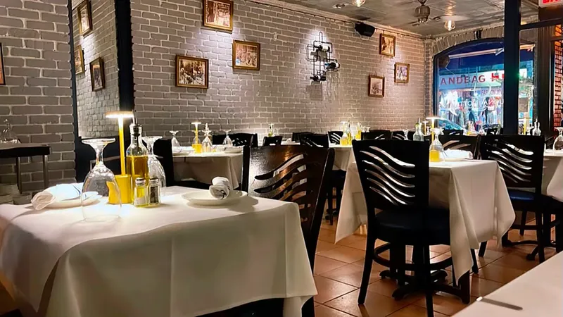 Dining ambiance of restaurant Buona Notte 1