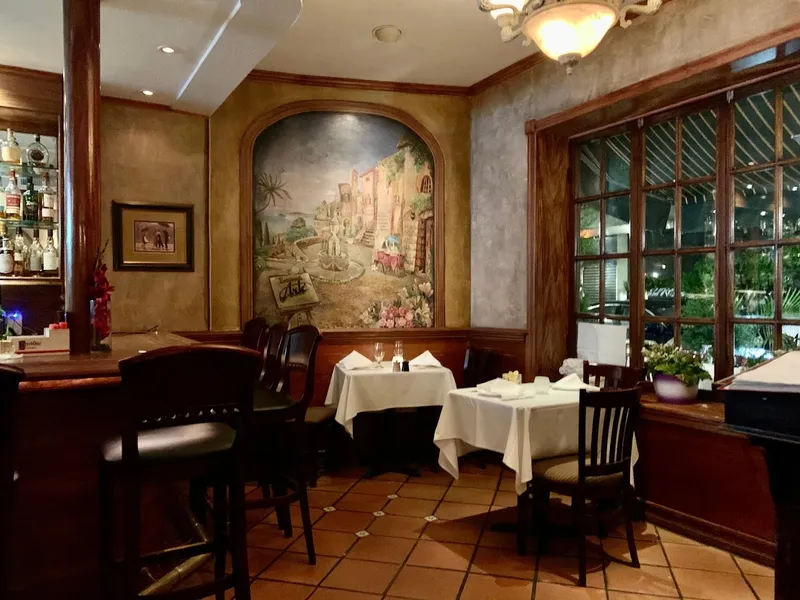 Dining ambiance of restaurant Arté 1