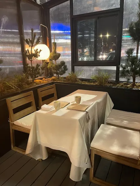 Dining ambiance of restaurant Llama San 2