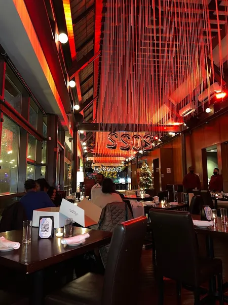 Dining ambiance of restaurant Sofrito 3