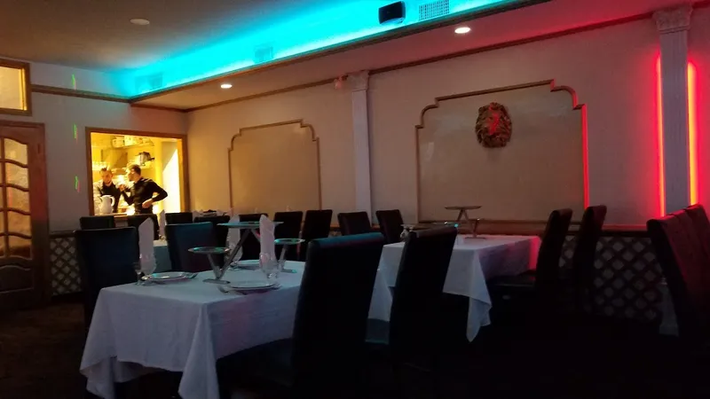 Dining ambiance of restaurant Golden Leo 2