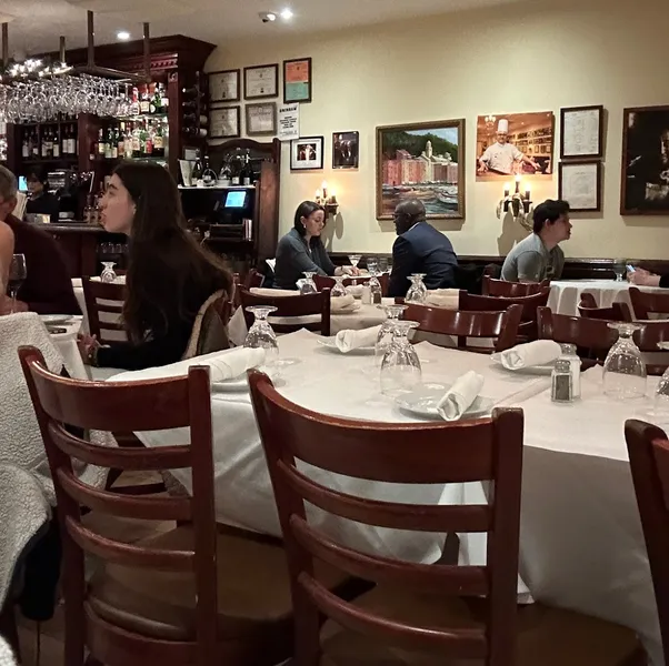 Dining ambiance of restaurant Monte's Trattoria 1