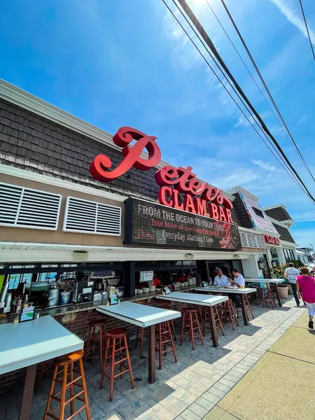 Dining ambiance of restaurant Peter's Clam Bar 3