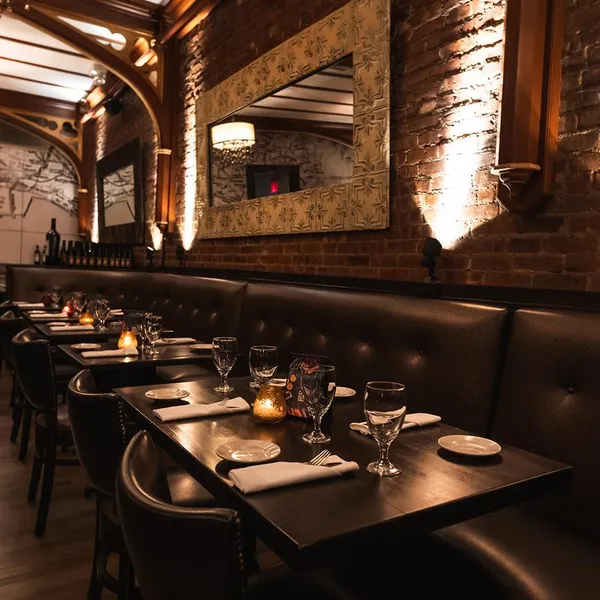 Dining ambiance of restaurant Coppola's East 1