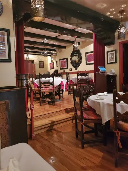 Dining ambiance of restaurant El Parador Cafe 2