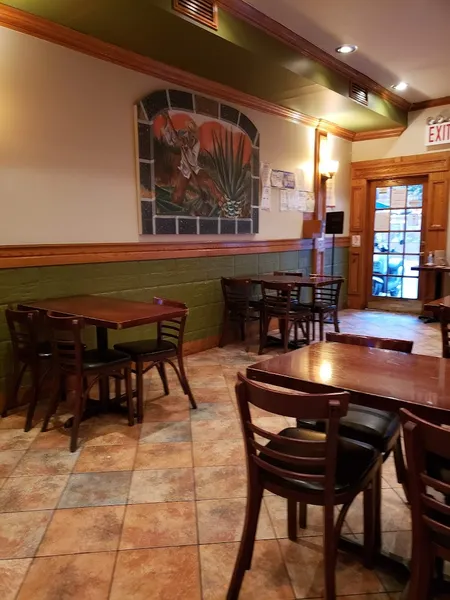 Dining ambiance of restaurant Tacos Matamoros 2