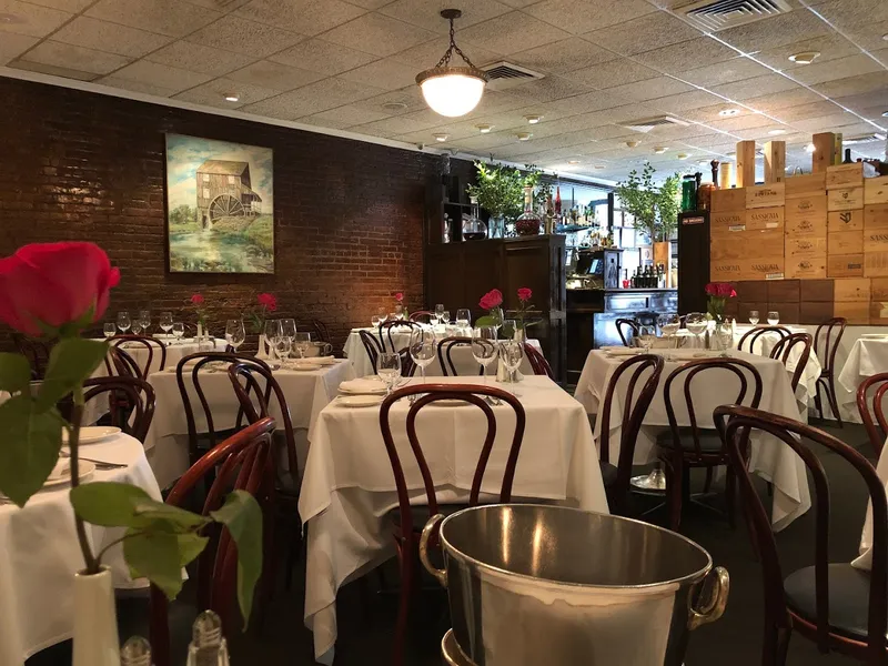 Dining ambiance of restaurant Il Mulino - Downtown (West 3rd) 1