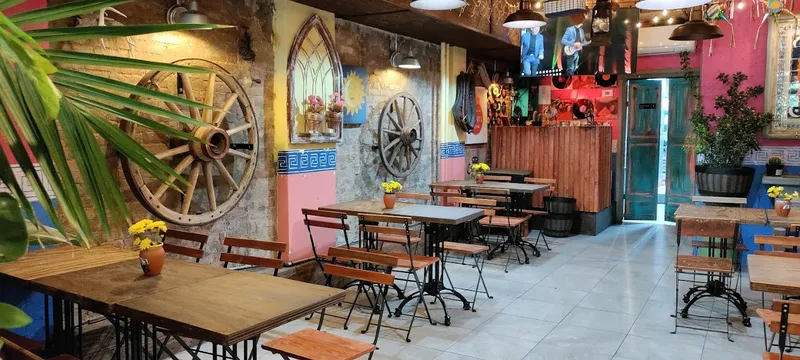 Dining ambiance of restaurant Quesadillas Doña Maty 1