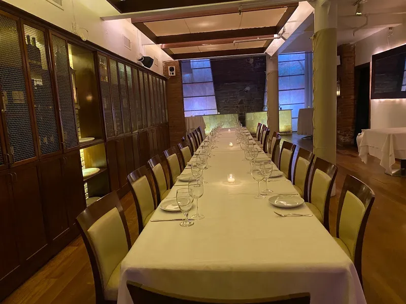 Dining ambiance of restaurant Thalassa Restaurant 1