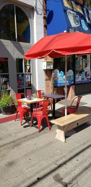 Dining ambiance of restaurant Red Hook Lobster Pound 1