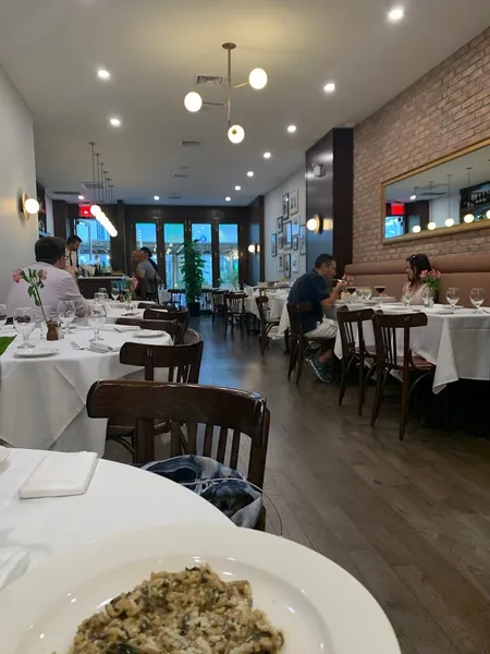 Dining ambiance of restaurant Osteria del Bianco 2