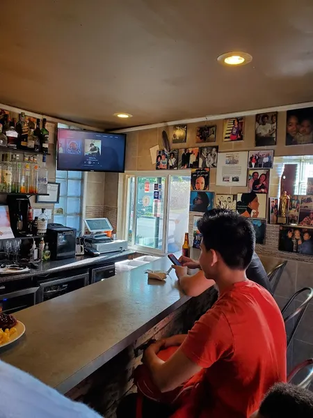 Dining ambiance of restaurant Freddy J's BBQ 1