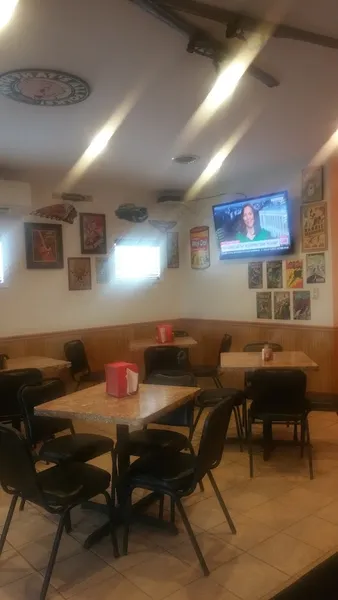 Dining ambiance of restaurant Zahz Pizza 2