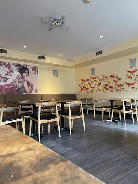 Dining ambiance of restaurant Teton Kitchen Elmwood . Asian Tapas , Bar & Sushi 2