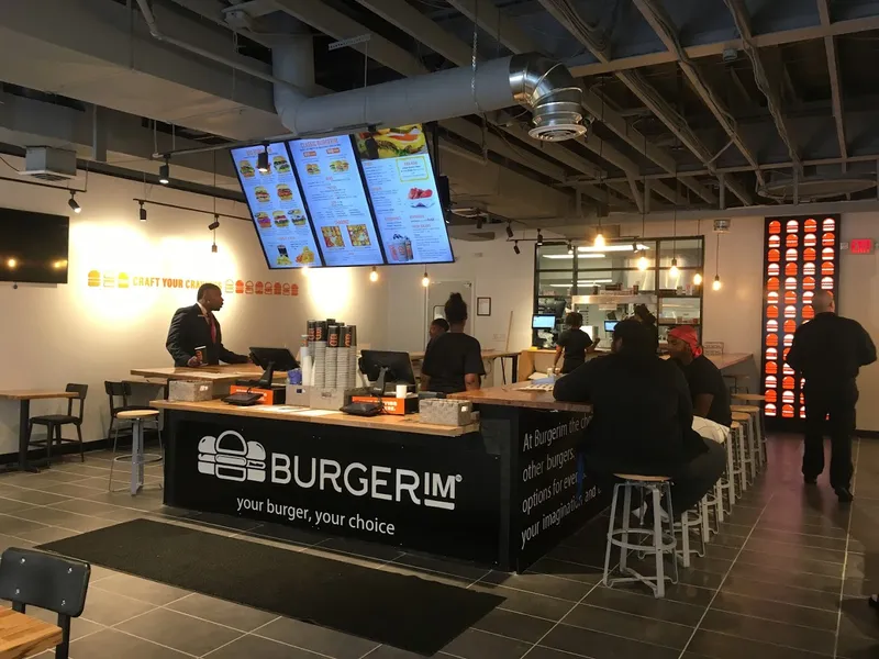 Dining ambiance of restaurant BurgerIM Buffalo 1