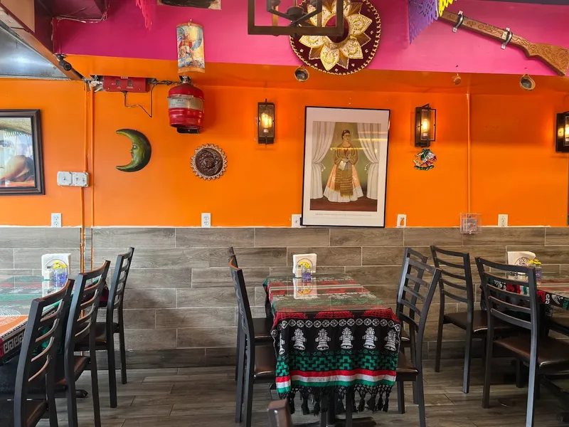 Dining ambiance of restaurant El Sol de Mexico 1