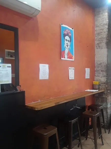 Dining ambiance of restaurant El Barrio Burritos 3