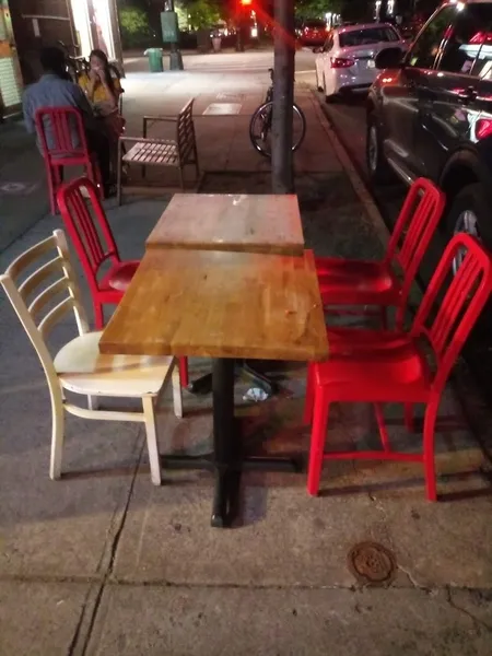 Dining ambiance of restaurant Los Tacos Fort Greene 3