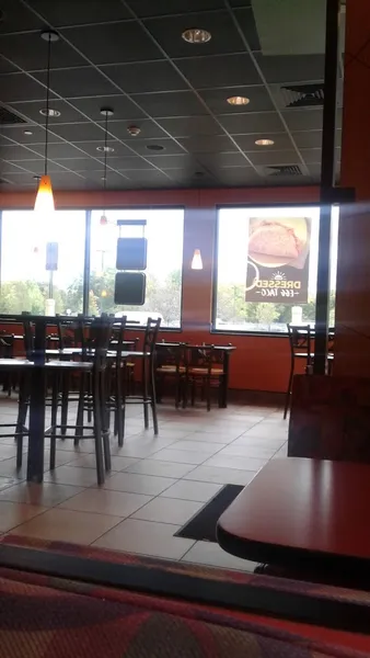 Dining ambiance of restaurant Taco Bell 1