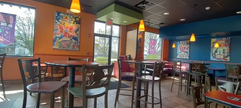 Dining ambiance of restaurant Taco Bell 2