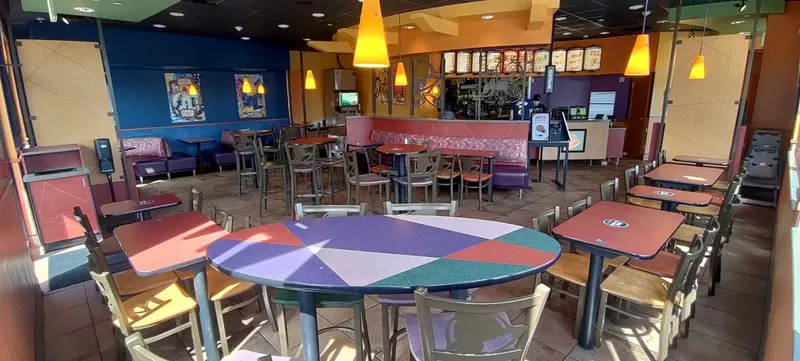 Dining ambiance of restaurant Taco Bell 4