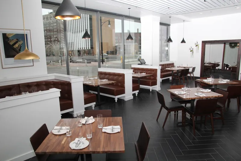 Dining ambiance of restaurant Branca Midtown 1